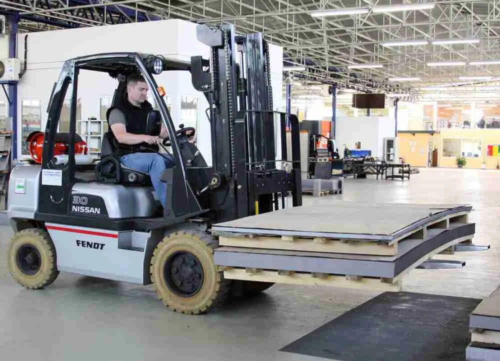Nico Feldt in der Logistik